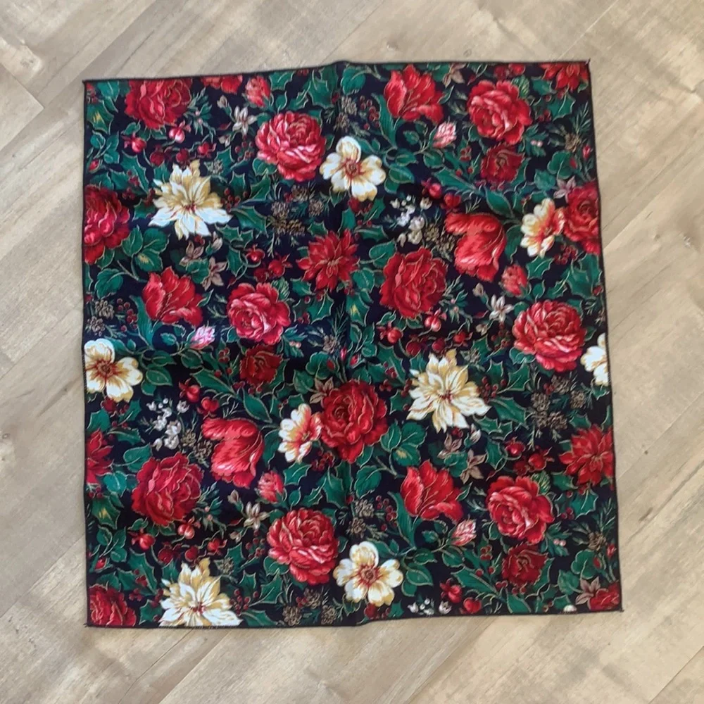 Set of 2 Handmade Christmas Decorative Towels and 4 Napkins